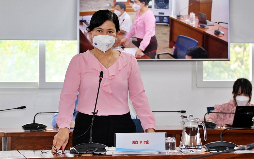 Bà Nguyễn Thị Huỳnh Mai, Chánh Văn phòng Sở Y tế TPHCM phát biểu tại buổi họp báo. 