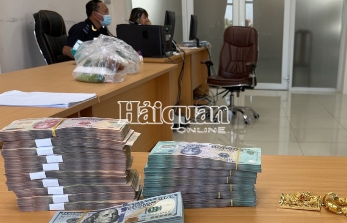 Hải quan Mộc Bài phối hợp bắt giữ đối tượng vận chuyển trái phép tiền và ngoại tệ vào Việt Nam