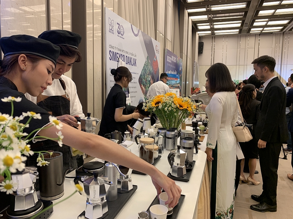 Đón khách hàng quốc tế đến với cà phê Việt Nam tại Lễ hội cà phê Buôn Ma Thuột 2023