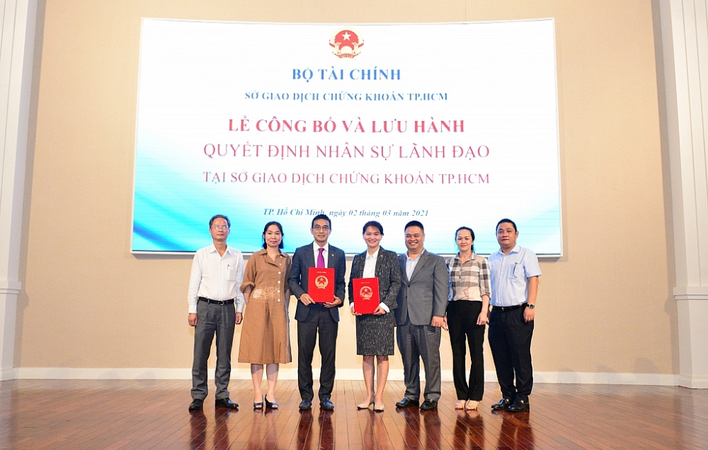Lễ trao quyết định bổ nhiệm cho ông Lê Hải Trà và bà Nguyễn Thị Việt Hà. Ảnh: HoSE