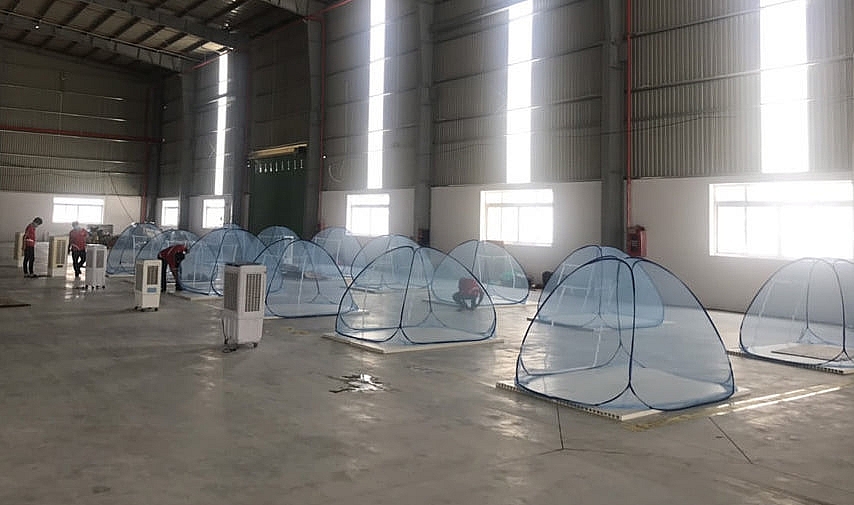 Bố trí chỗ ngủ cho công nhân tại nhà xưởng của Tập đoàn Đại Việt. Ảnh: DNCC