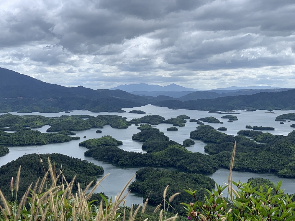 Vẻ đẹp hồ Tà Đùng thuộc quần thể Công viên địa chất toàn cầu Đắk Nông