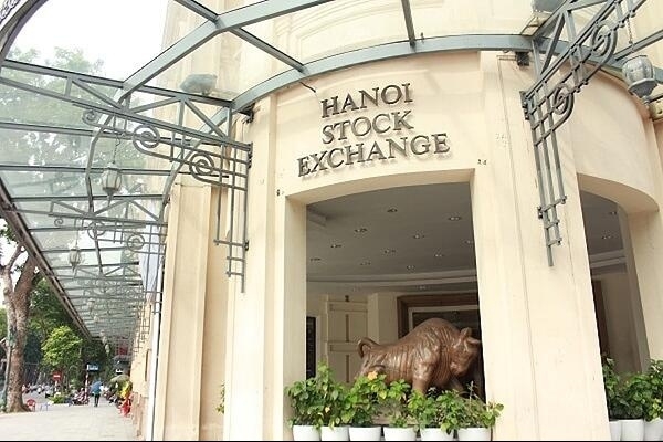 HNX: Thị trường cổ phiếu niêm yết biến động khá mạnh trong tháng 4