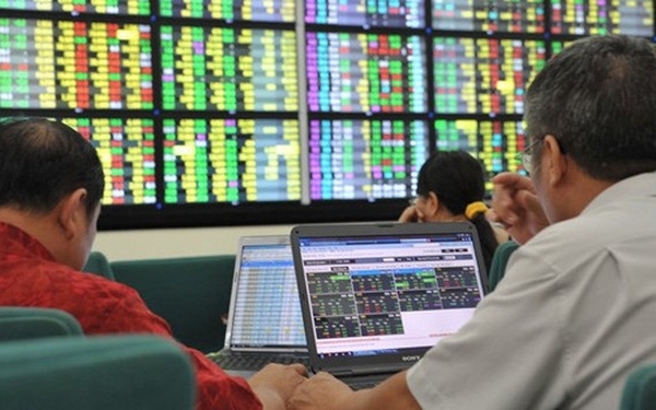 Thanh khoản thị trường cổ phiếu niêm yết trên HNX tăng hơn 40%