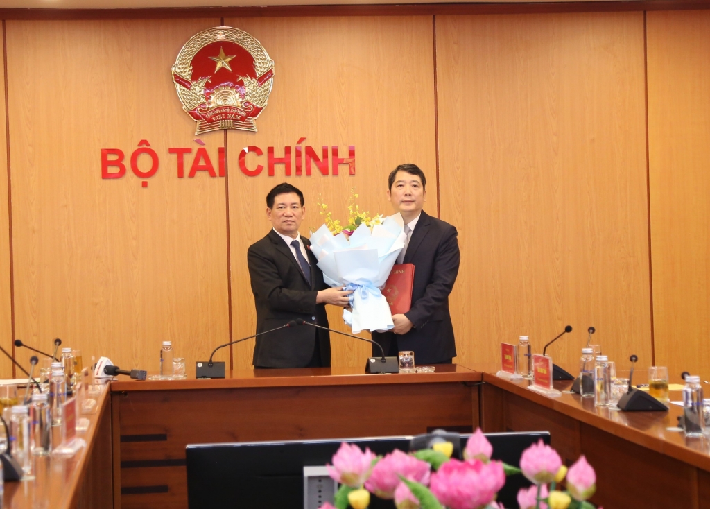 Trao quyết định bổ nhiệm ông Cao Anh Tuấn giữ chức Thứ trưởng Bộ Tài chính