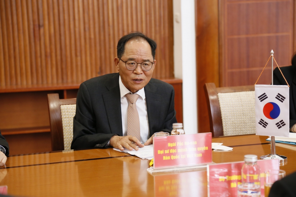 Bộ trưởng Bộ Tài chính Hồ Đức Phớc làm việc với Đại sứ Hàn Quốc tại Việt Nam