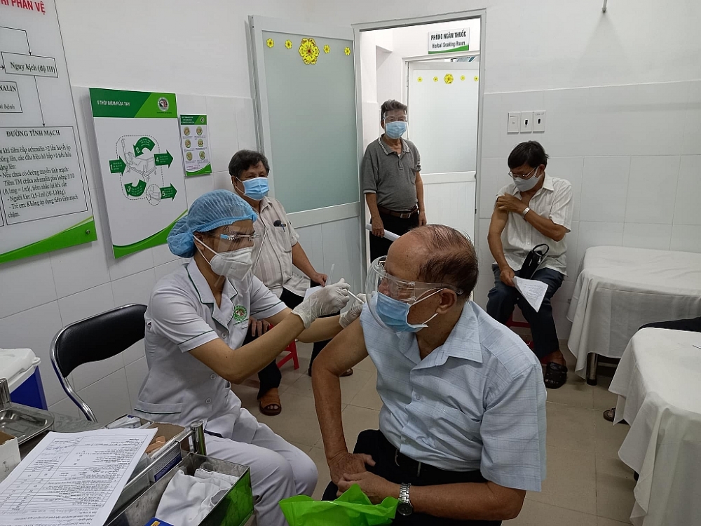 Người lao động đã tiêm đủ 2 mũi vắc xin không phải xét nghiệm SARS-CoV-2 định kỳ