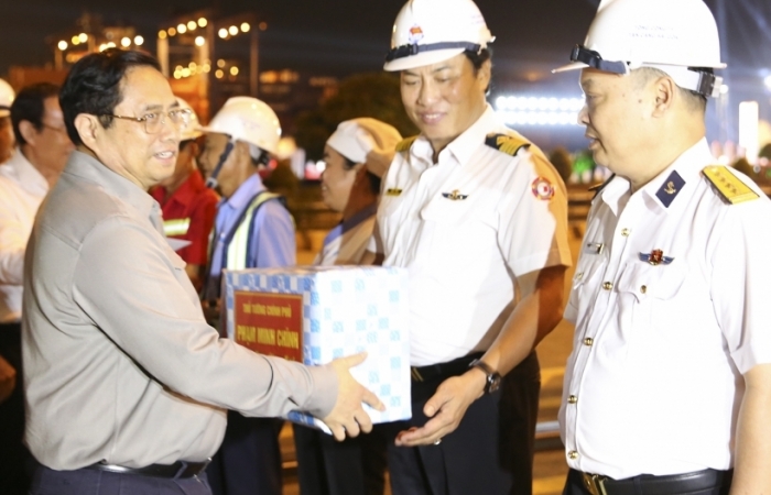Thủ tướng Phạm Minh Chính dự lễ phát lệnh làm hàng đầu Xuân  tại cảng Tân cảng Cát Lái