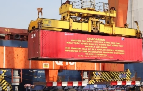 Trên 1.500 TEU hàng xuất khẩu lên tàu ZIM  lần đầu cập cảng