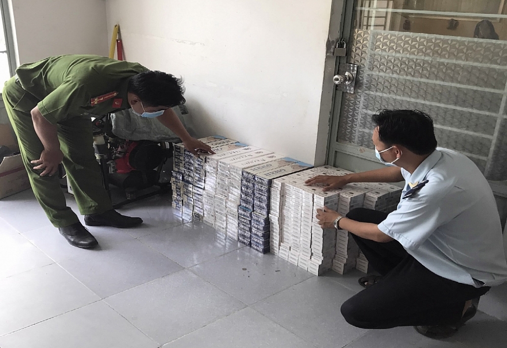 Hải quan Đồng Tháp bắt 3 bao tải chứa thuốc lá lậu