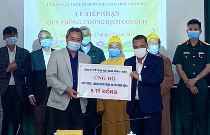 Tập đoàn Hưng Thịnh trao tặng 50.000 liều vắc xin phòng chống Covid-19 cho Bình Định