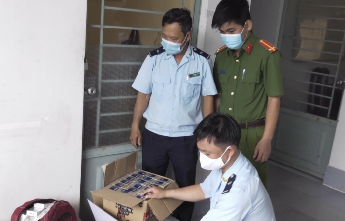 Hải quan Đồng Tháp bắt giữ 1.700 bao thuốc lá nhập lậu
