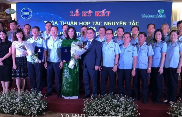 Hải quan TPHCM và Vietcombank hợp tác tạo thuận lợi cho doanh nghiệp