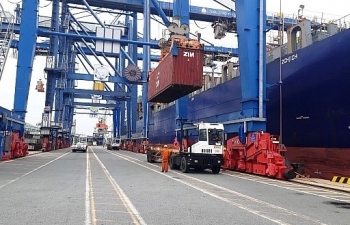 Tàu Osaka chở gần 900 container hạt điều thô nhập khẩu về Tân cảng- Hiệp Phước