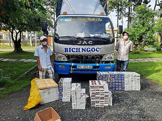 Phát hiện hàng nghìn bao thuốc lá lậu trên xe chở thủy sản