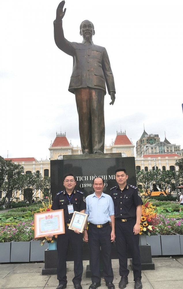 Một công chức Hải quan TPHCM được Thành đoàn TPHCM tuyên dương