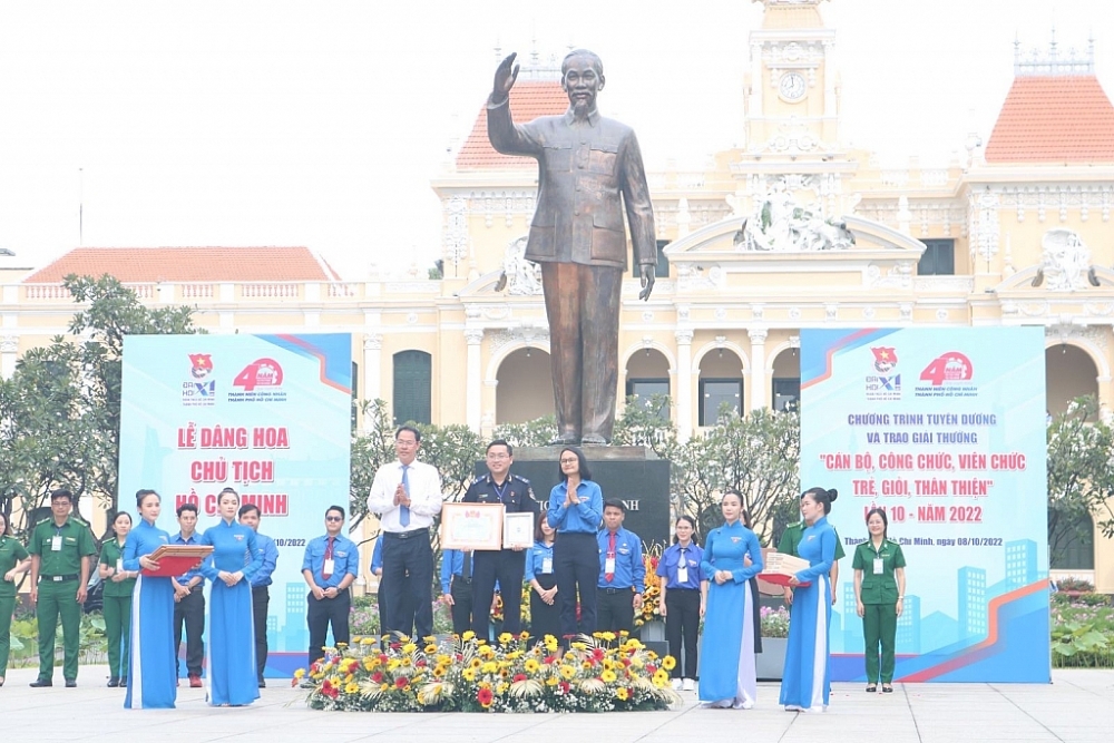 Một công chức Hải quan TPHCM được Thành đoàn TPHCM tuyên dương