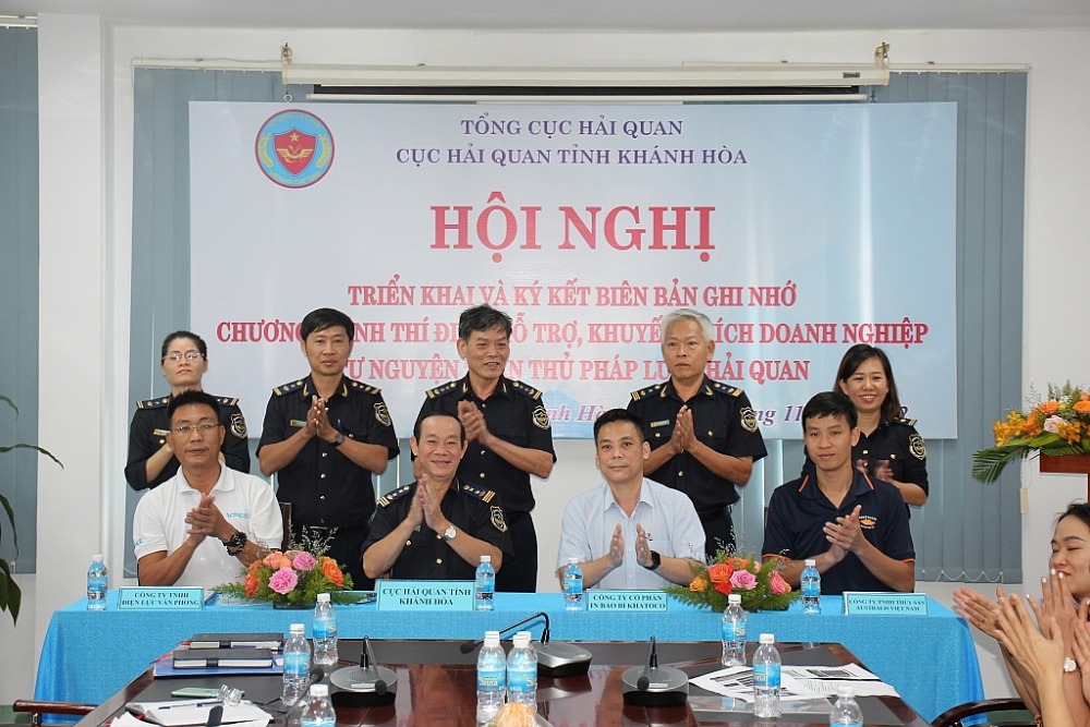 Hải quan Khánh Hòa ký kết biên bản ghi nhớ với 3 doanh nghiệp. 