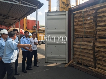 Đang khám xét 25 container gỗ xuất khẩu gian lận tại cảng Cát Lái