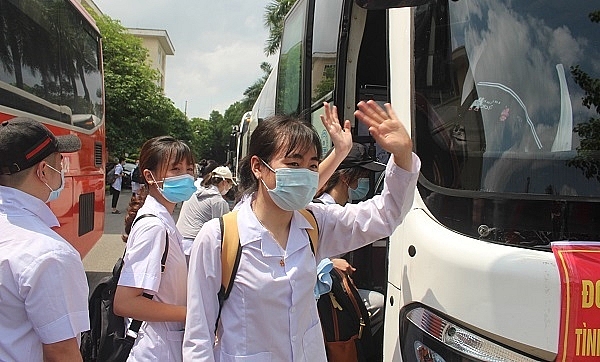 Sinh viên Đại học Kỹ thuật Y tế Hải Dương lên đường tham gia hỗ trợ các tỉnh Bắc Giang, Bắc Ninh phòng chống dịch.