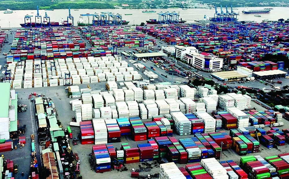  Việt Nam nên phát triển trung tâm logistics tại các cảng lớn để đảm bảo được lượng tàu vào ra cho phù hợp.  Ảnh: ST