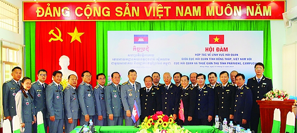 Cục Hải quan Đồng Tháp hợp tác với Hải quan  Campuchia.
