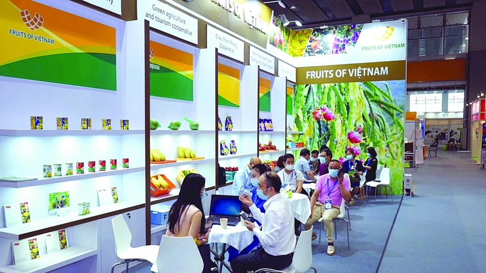 Khu gian hàng theo mô hình “Triển lãm từ xa” của DN Việt Nam tại Hội chợ Hoa quả Quảng Châu 2021.	 Ảnh: ST