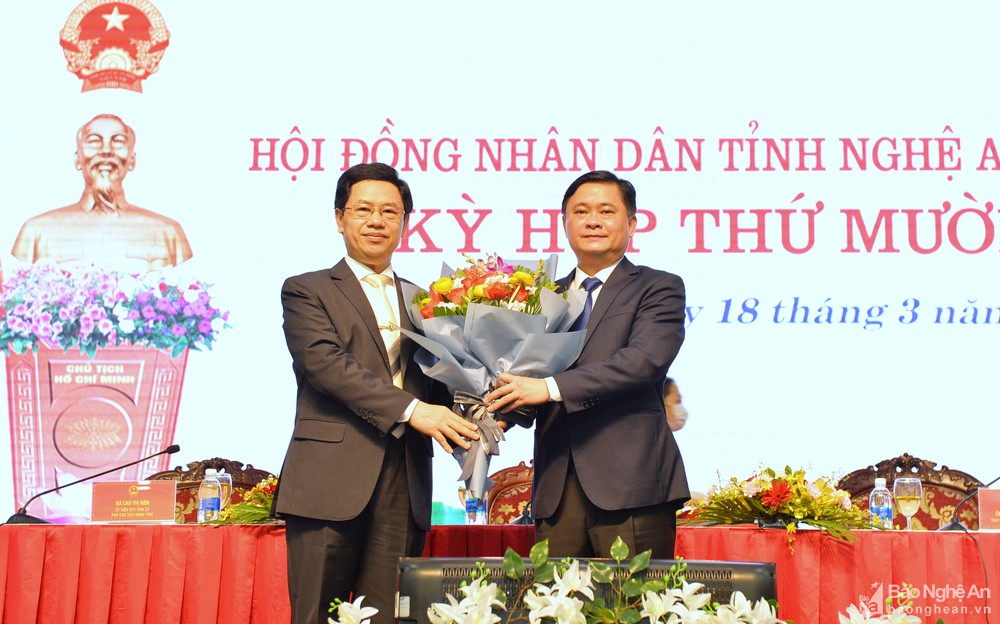 dong chi nguyen duc trung duoc bau giu chuc chu tich ubnd tinh nghe an