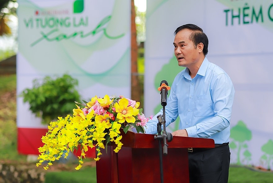 Phát động chương trình trồng cây xanh "Agribank - Vì tương lai xanh - Thêm cây, thêm sự sống" phat dong chuong trinh trong cay xanh agribank vi tuong lai xanh them cay them su song