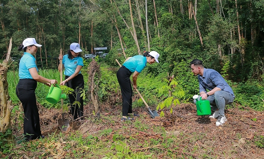 phat dong chuong trinh trong cay xanh agribank vi tuong lai xanh them cay them su song