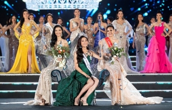 Lương Thùy Linh đăng quang Miss World Việt Nam nhờ ứng xử tự tin