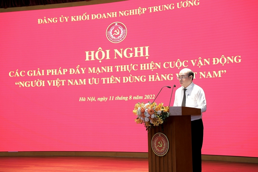 Đại diện Đảng ủy Agribank - Phó Bí thư thường trực Đảng ủy Trần Văn Thịnh phát biểu tham luận tại Hội nghị