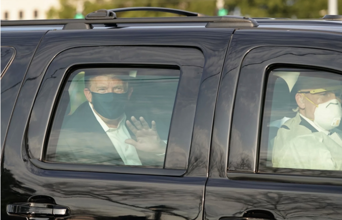 Chiếc xe bọc thép chở ông Trump khi mắc Covid-19 có an toàn hơn xe thường?