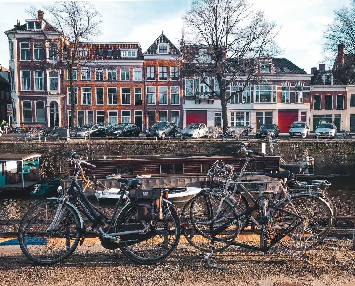 Xe đạp là phương tiện di chuyển phổ biến tại nhiều thành phố của Hà Lan. Nguồn: Pexels