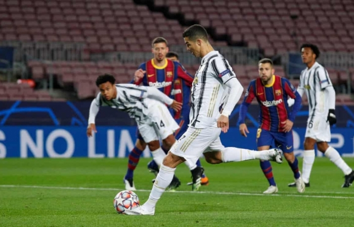 Cristiano Ronaldo che mờ Lionel Messi, Juventus soán ngôi Barca