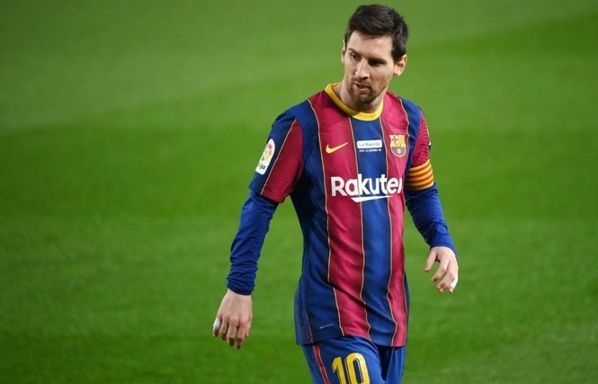 Lionel Messi sánh ngang 