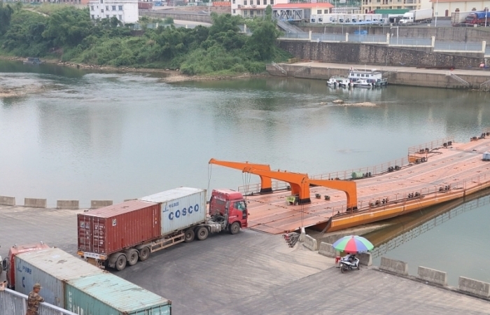 Quảng Ninh: Kiểm soát chặt hàng hóa qua Lối mở Km3+4 gắn với phòng dịch