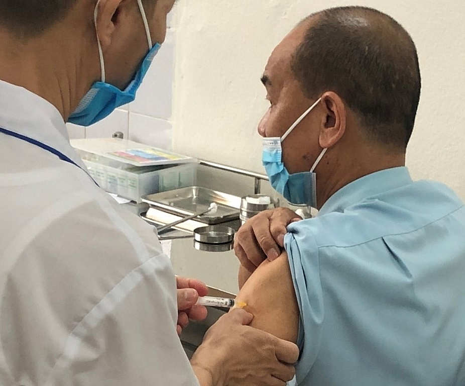 26 công chức Hải quan Bắc Phong Sinh hoàn thành việc tiêm vắc xin.