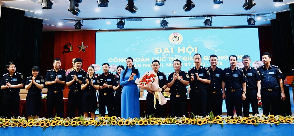 Công đoàn Cục Hải quan Quảng Ninh thường xuyên chăm lo, bảo vệ lợi ích cán bộ công chức