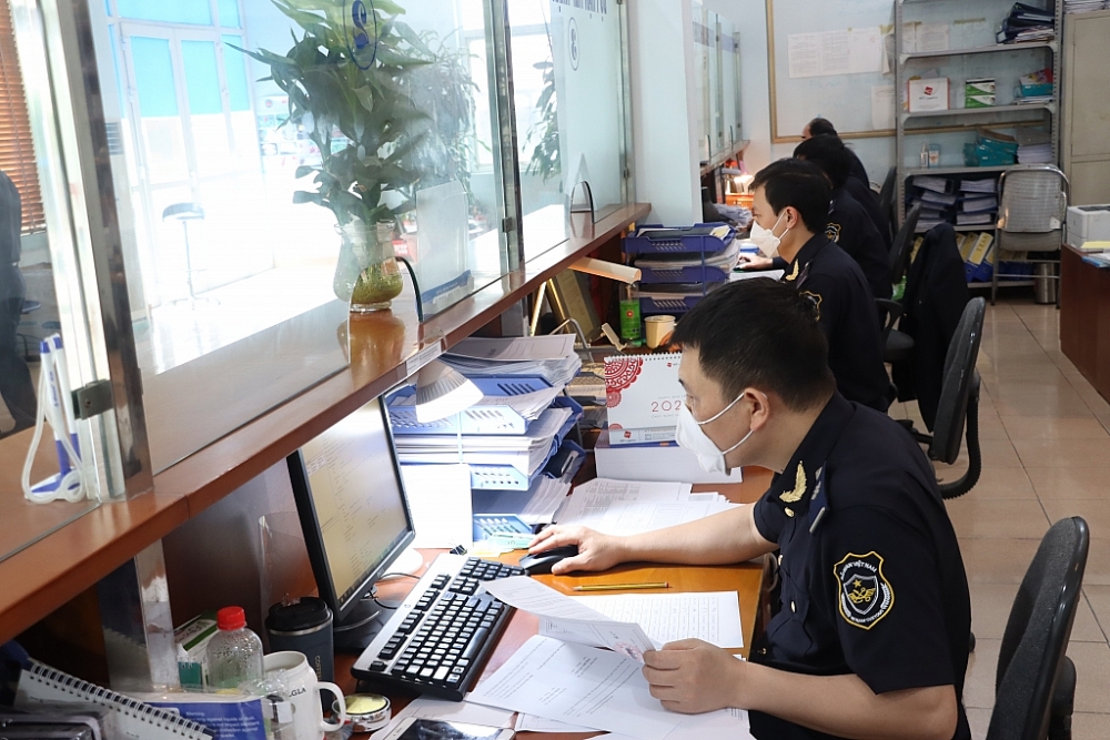 Hoạt động nghiệp vụ tại Chi cục Hải quan quản lý các khu công nghiệp Bắc Giang (Cục Hải quan Bắc Ninh). Ảnh: Thái Bình