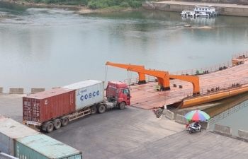Tháng 5, xuất khẩu 286 tấn thanh long qua cầu phao Km 3+4, Móng Cái