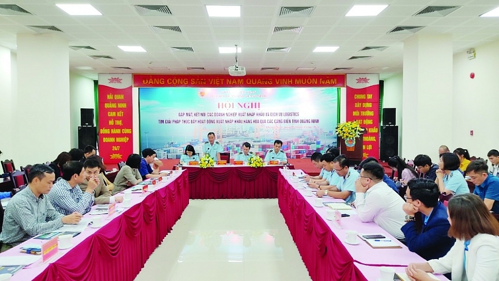 Hội nghị gặp mặt, kết nối các doanh nghiệp XNK và dịch vụ logistics tìm giải pháp thúc đẩy hoạt động XNK hàng hóa qua các cảng biển do Cục Hải quan Quảng Ninh tổ chức ngày 9/4/2021. Ảnh: Q.Hùng