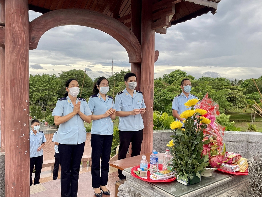 Thanh niên Hải quan Quảng Trị dâng hương tưởng nhớ các anh hùng liệt sỹ dịp 27/7 Thanh niên Hải quan Quảng Trị dâng hương tưởng nhớ các anh hùng liệt sỹ dịp 27/7