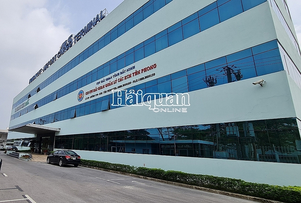 100% cán bộ, công chức Hải quan Yên Phong duy trì hoạt động tại trụ sở.