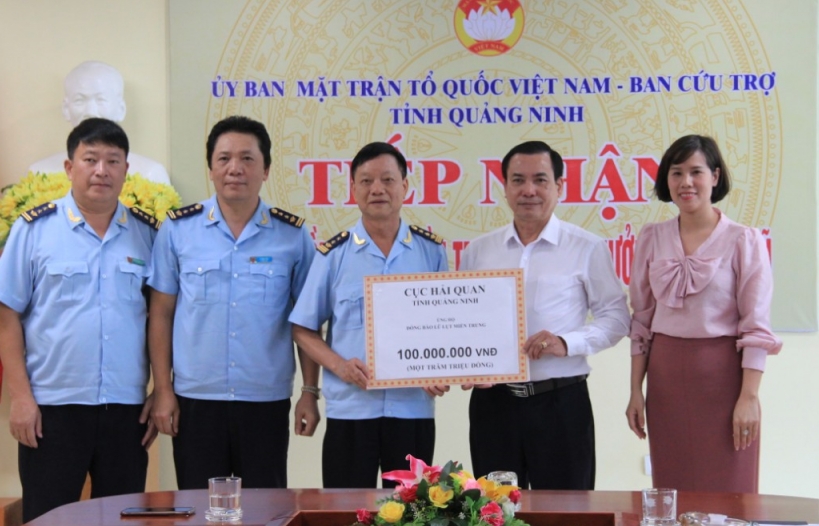 Hải quan Quảng Ninh quyên góp 532 triệu đồng ủng hộ đồng bào miền Trung