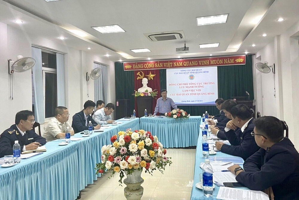 Phó Tổng cục trưởng Tổng cục Hải quan Lưu Mạnh Tưởng phát biểu tại buổi làm việc.