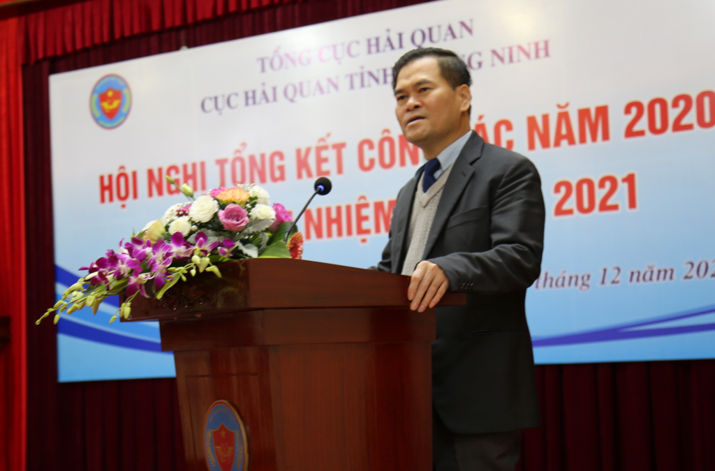 Phó Chủ tịch UBND tỉnh Quảng Ninh Bùi Văn Khắng phát biểu tại hội nghị. Ảnh: Nguyễn Hòa