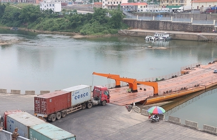 Móng Cái: Gần 1 triệu tấn nông lâm thủy sản xuất khẩu qua Lối mở cầu phao Km3+4