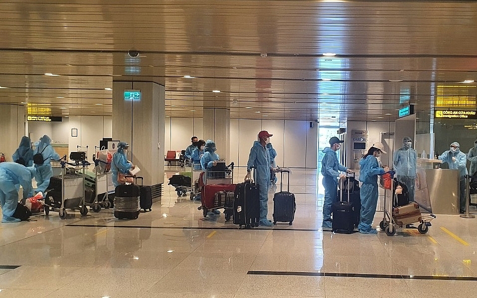 Hành khách nhập cảnh tại sân bay Vân Đồn trong tháng 9/2021.