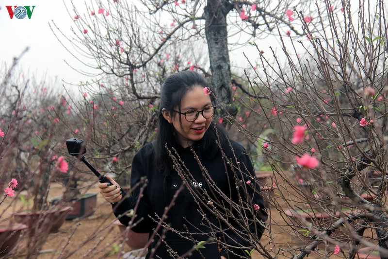 lang dao nhat tan nhon nhip nam thanh nu tu do ve chup anh truoc tet